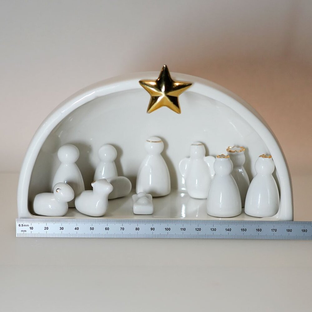 Minimalist Porcelain Nativity Scene – Modern White & Gold Christmas Display - Picture 2 of 4